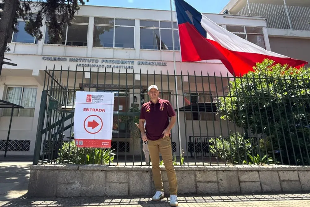 Embajador de Estados Unidos en Chile - Brandon Judd visita locales de votacion