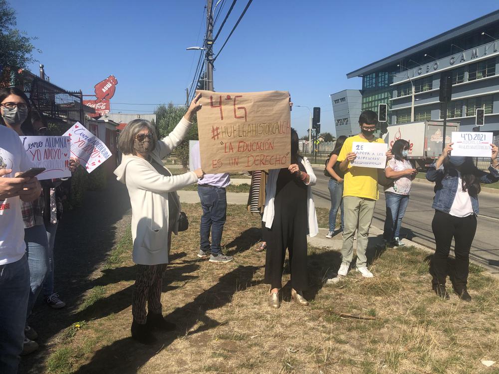 Apoderados del Liceo Camilo Henríquez.