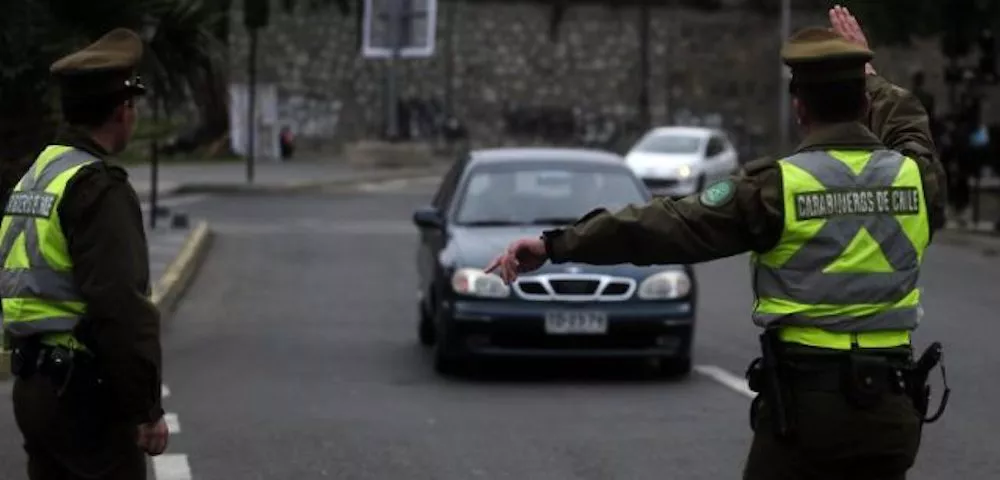 Carabineros control vehicular - fotografía referencial