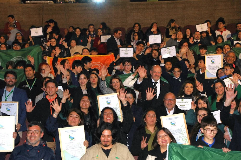 Certificacion de escuelas y liceos seremi Paula Castillo
